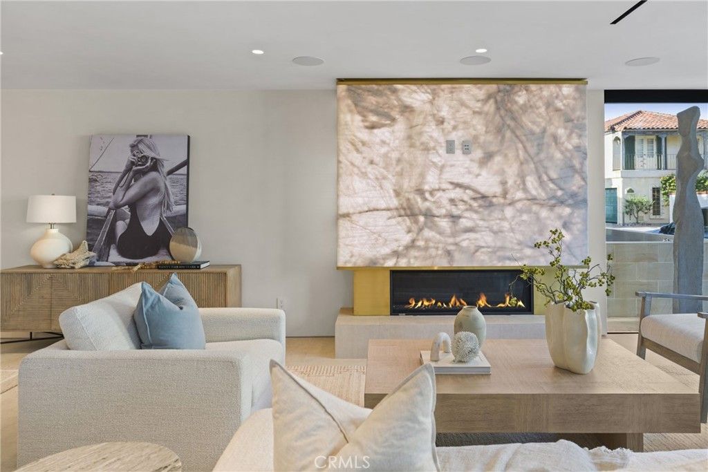 Image 5 of property listing at 503 J, Newport Beach, CA 92661