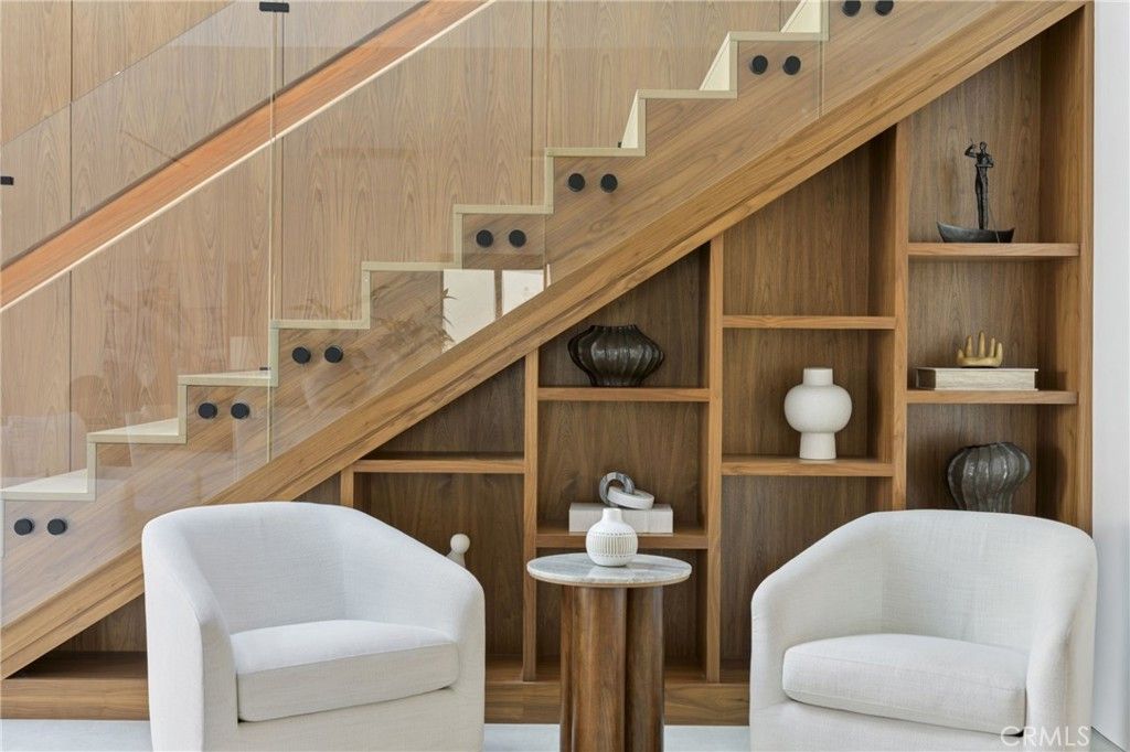 Image 9 of property listing at 503 J, Newport Beach, CA 92661