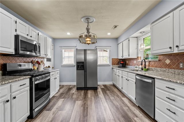 1155 Jo Lynn Street, Siloam Springs, AR 72761