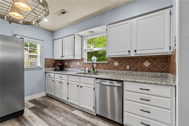 1155 Jo Lynn Street, Siloam Springs, AR 72761