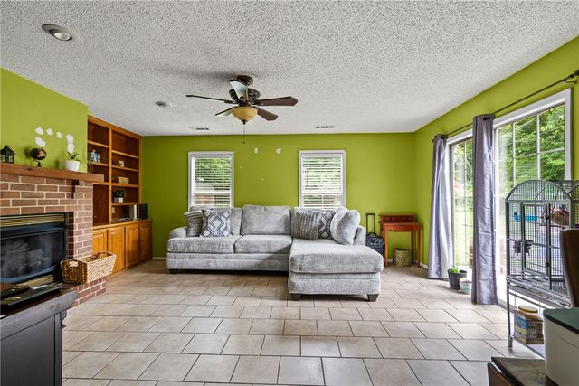 1155 Jo Lynn Street, Siloam Springs, AR 72761