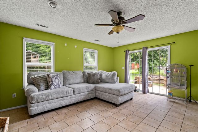 1155 Jo Lynn Street, Siloam Springs, AR 72761