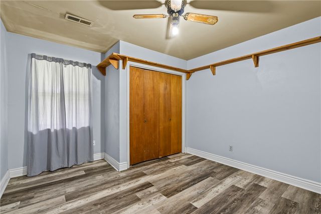 1155 Jo Lynn Street, Siloam Springs, AR 72761