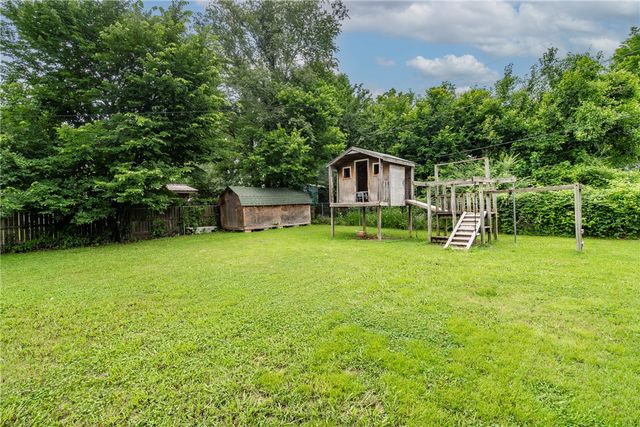 1155 Jo Lynn Street, Siloam Springs, AR 72761