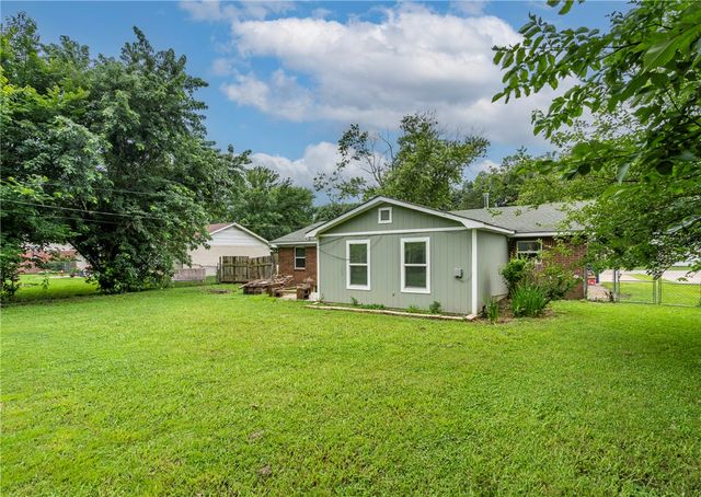 1155 Jo Lynn Street, Siloam Springs, AR 72761
