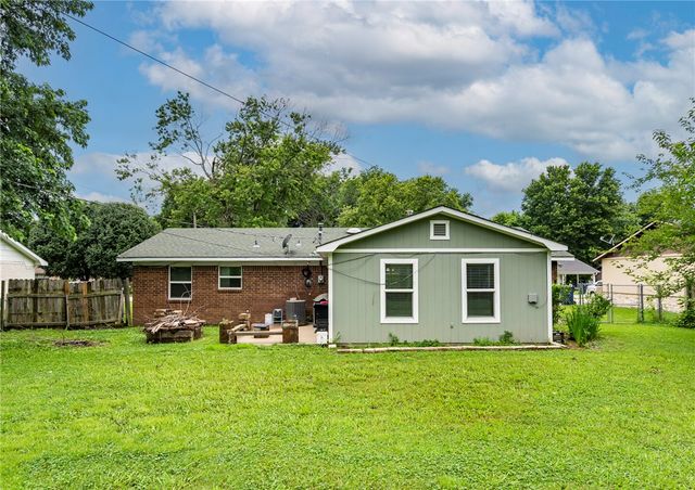 1155 Jo Lynn Street, Siloam Springs, AR 72761