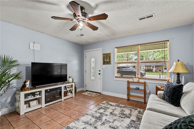 1155 Jo Lynn Street, Siloam Springs, AR 72761