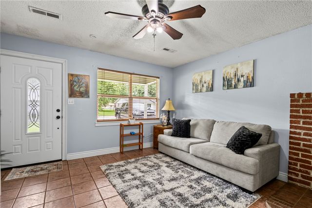 1155 Jo Lynn Street, Siloam Springs, AR 72761