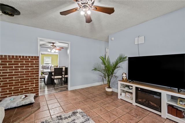 1155 Jo Lynn Street, Siloam Springs, AR 72761