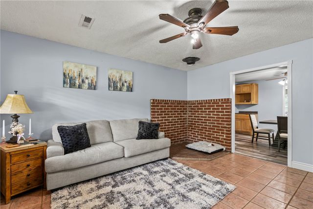 1155 Jo Lynn Street, Siloam Springs, AR 72761