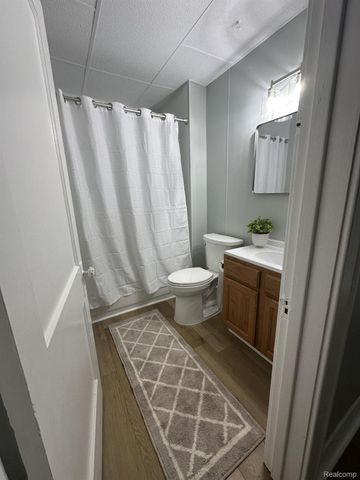 2184 E Schumacher Avenue, Burton, MI 48529