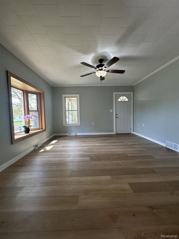 2184 E Schumacher Avenue, Burton, MI 48529