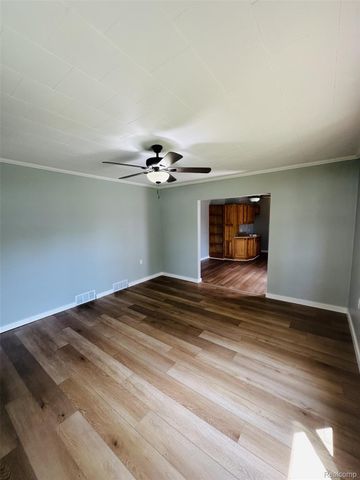 2184 E Schumacher Avenue, Burton, MI 48529