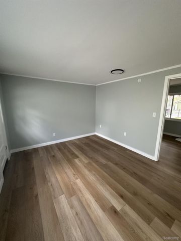 2184 E Schumacher Avenue, Burton, MI 48529