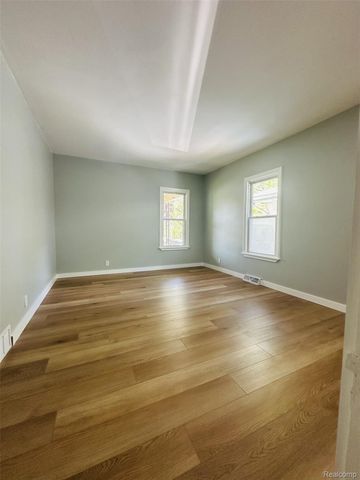 2184 E Schumacher Avenue, Burton, MI 48529