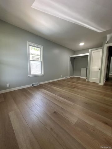 2184 E Schumacher Avenue, Burton, MI 48529