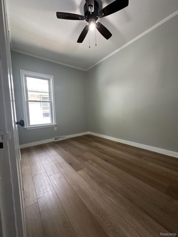 2184 E Schumacher Avenue, Burton, MI 48529