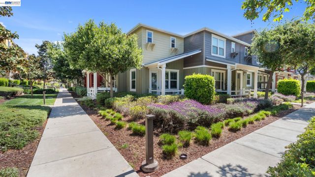 400 Persimmon Cmn 7, Livermore, CA 94551