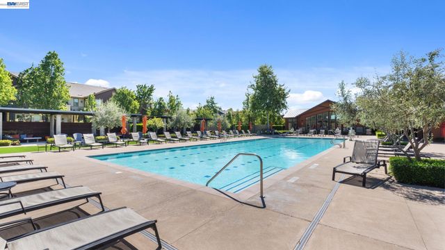 400 Persimmon Cmn 7, Livermore, CA 94551