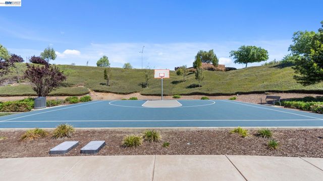 400 Persimmon Cmn 7, Livermore, CA 94551