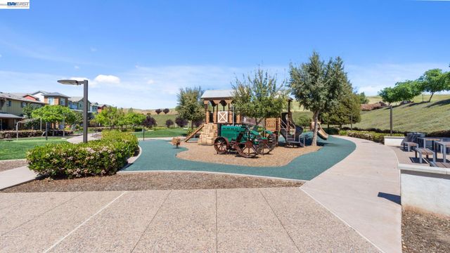 400 Persimmon Cmn 7, Livermore, CA 94551