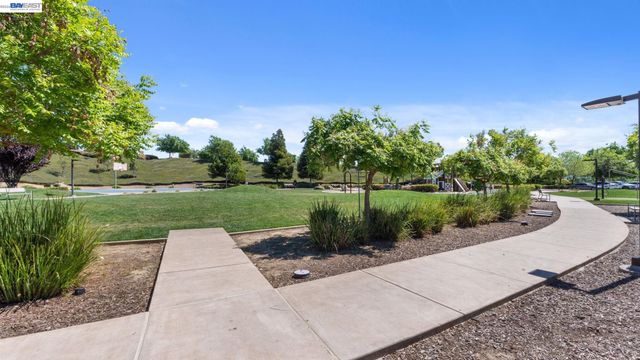 400 Persimmon Cmn 7, Livermore, CA 94551