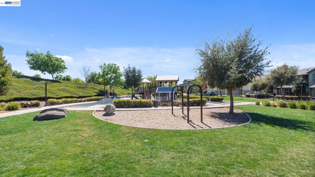 400 Persimmon Cmn 7, Livermore, CA 94551
