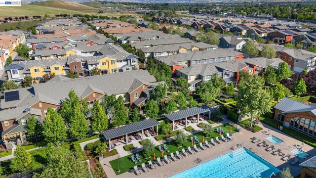 400 Persimmon Cmn 7, Livermore, CA 94551