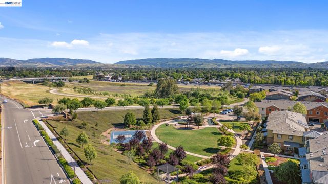 400 Persimmon Cmn 7, Livermore, CA 94551
