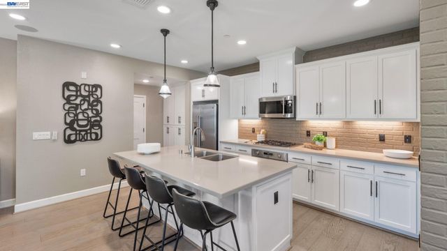 400 Persimmon Cmn 7, Livermore, CA 94551