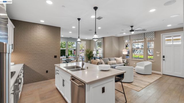 400 Persimmon Cmn 7, Livermore, CA 94551