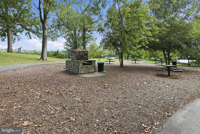 18441 LANIER ISLAND SQ, Leesburg, VA 20176