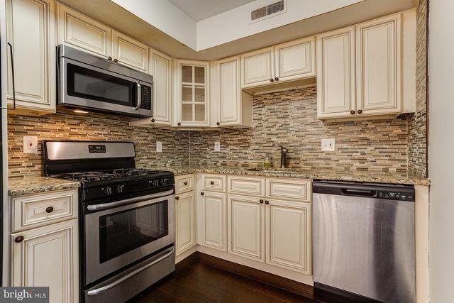 365 HERMITAGE ST, Philadelphia, PA 19128