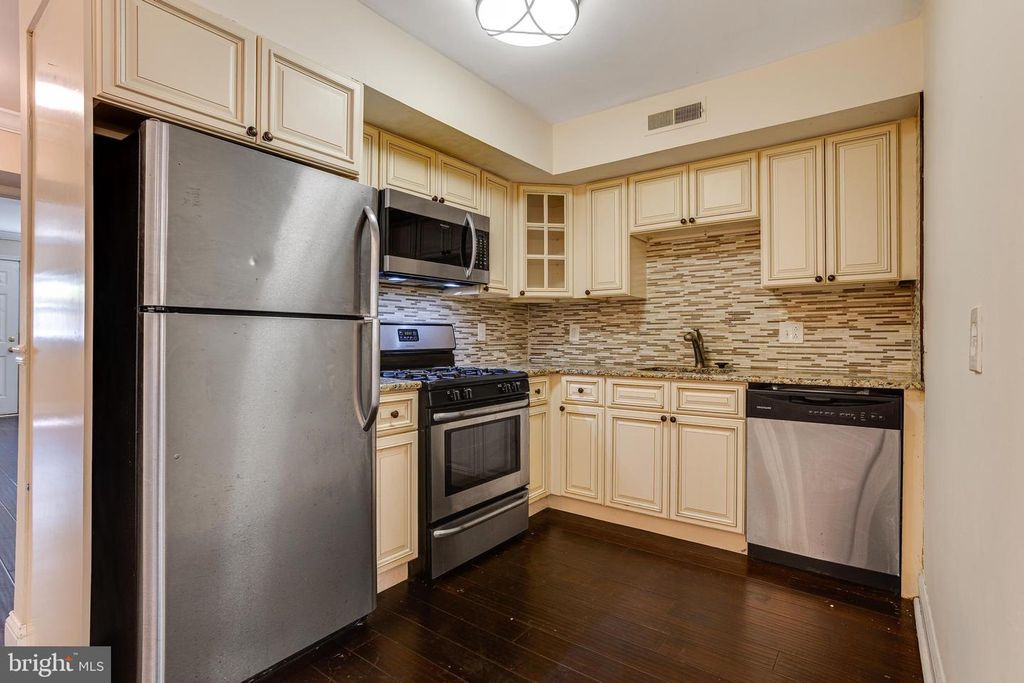 Image 12 of property listing at 365 HERMITAGE ST, Philadelphia, PA 19128