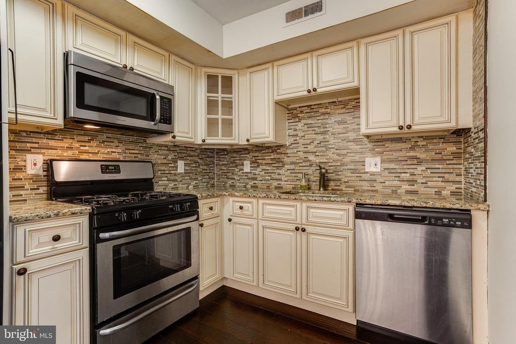 Image 24 of property listing at 365 HERMITAGE ST, Philadelphia, PA 19128