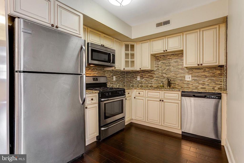 Image 25 of property listing at 365 HERMITAGE ST, Philadelphia, PA 19128