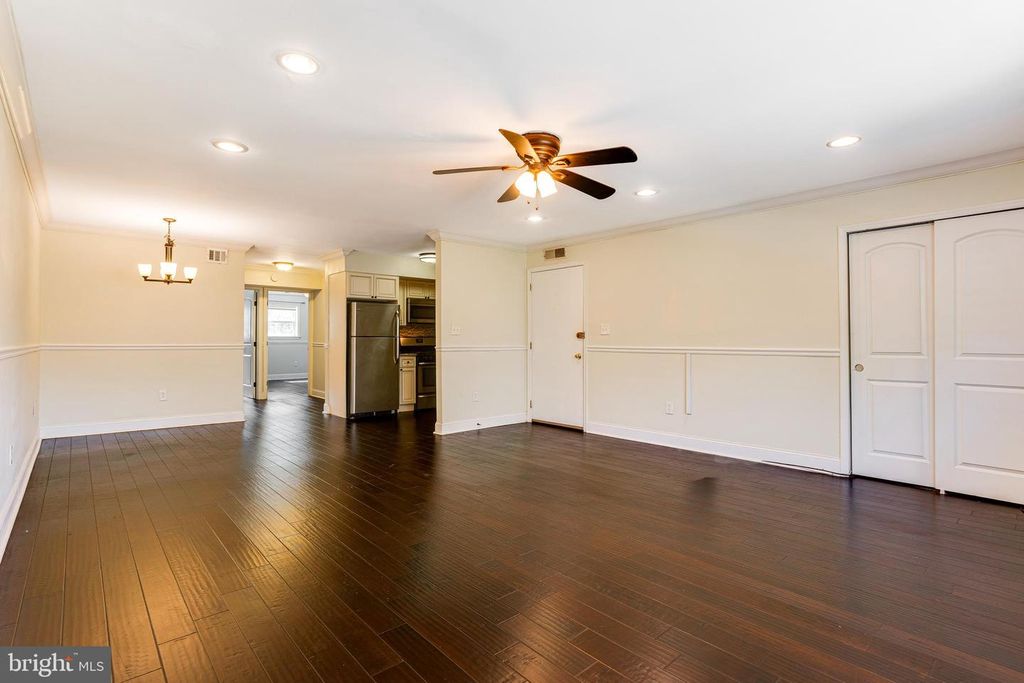 Image 6 of property listing at 365 HERMITAGE ST, Philadelphia, PA 19128