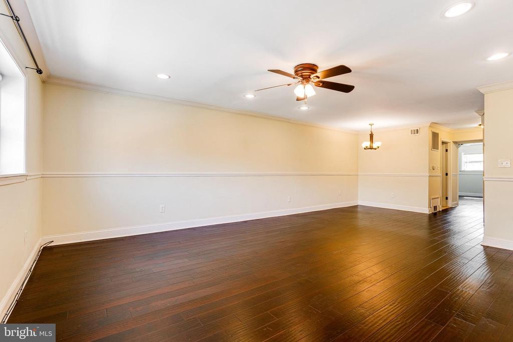 Image 7 of property listing at 365 HERMITAGE ST, Philadelphia, PA 19128