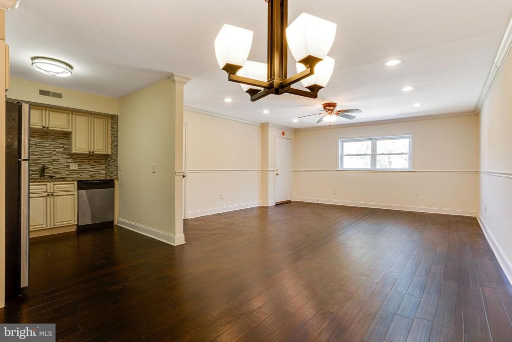 Image 9 of property listing at 365 HERMITAGE ST, Philadelphia, PA 19128