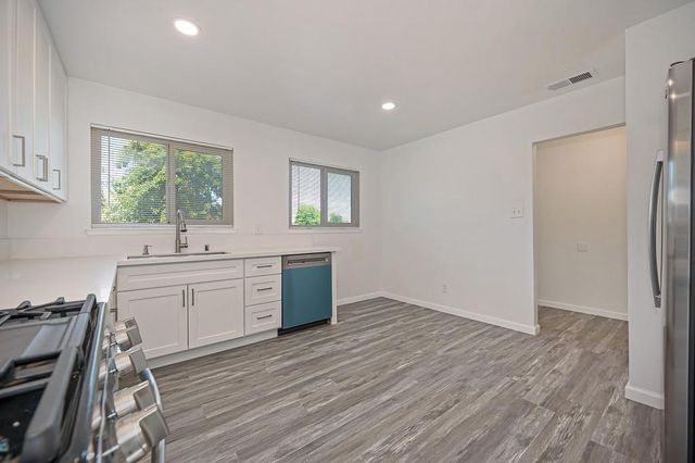 7012 Forman Way, Sacramento, CA 95828
