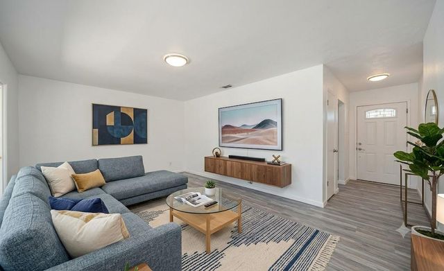 7012 Forman Way, Sacramento, CA 95828