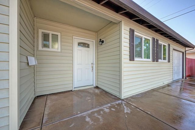 7012 Forman Way, Sacramento, CA 95828