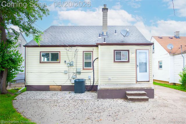 17606 Tennyson Street, Roseville, MI 48066