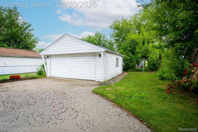 17606 Tennyson Street, Roseville, MI 48066