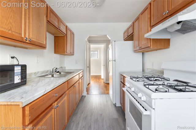 17606 Tennyson Street, Roseville, MI 48066