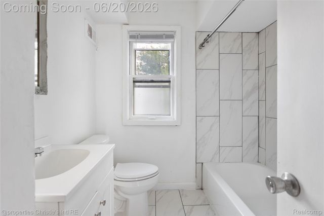 17606 Tennyson Street, Roseville, MI 48066