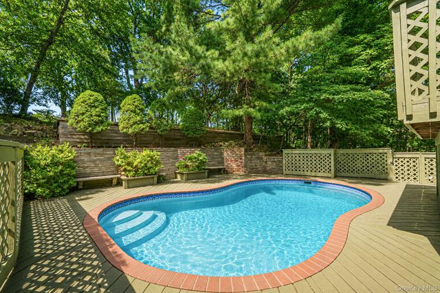 135 Oakside Drive, Smithtown, NY 11787