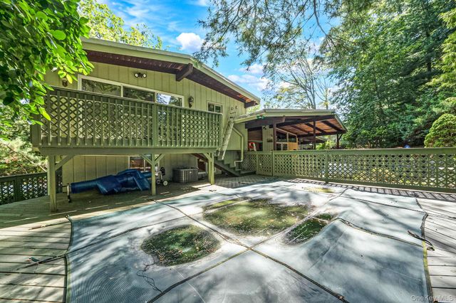 135 Oakside Drive, Smithtown, NY 11787