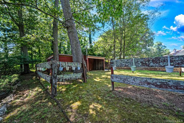 135 Oakside Drive, Smithtown, NY 11787