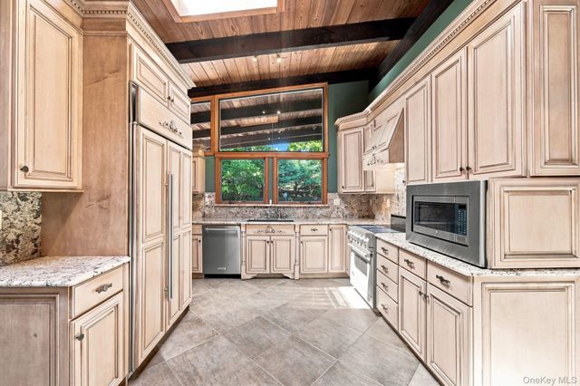 135 Oakside Drive, Smithtown, NY 11787